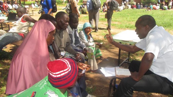 Soya and groundnut buyer talk to farmers in Dedza
