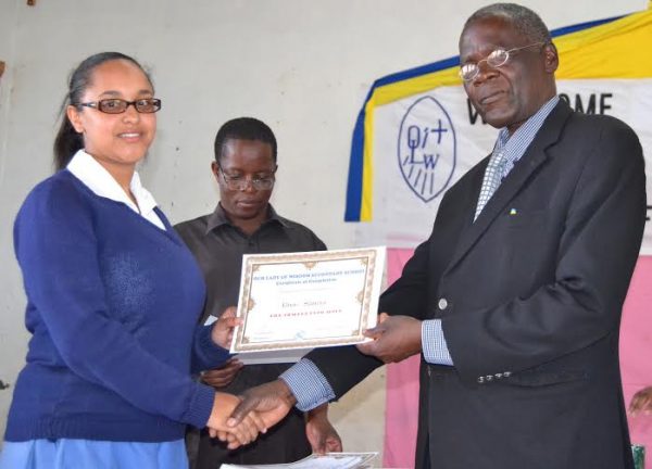 Student gets her certificate