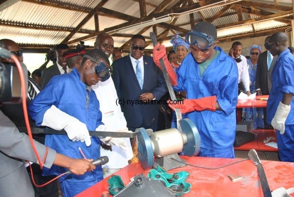 Students at Ngala showing Mutharika their work