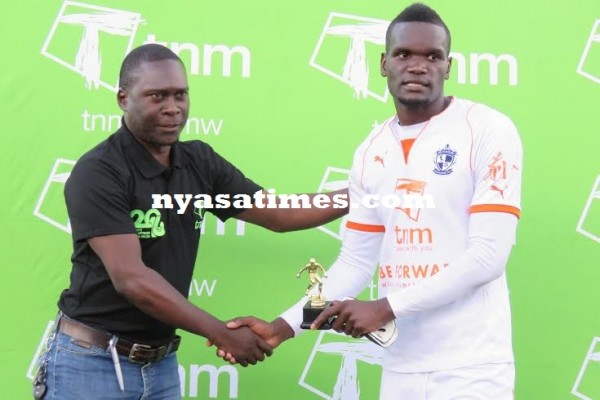 Sulom Treasure Tiya Somba Banda presenting man of the match award to Peter Wadabwa of Wanderers-.Photo Jeromy Kadewere
