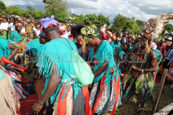Tchopa dancers entertained JB and the people