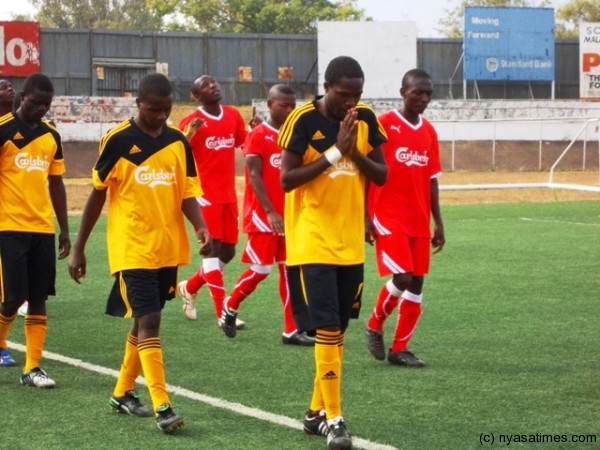 Teams onto the field of battle, game abandoned while they were equal 1-1.....Photo Jeromy Kadewere