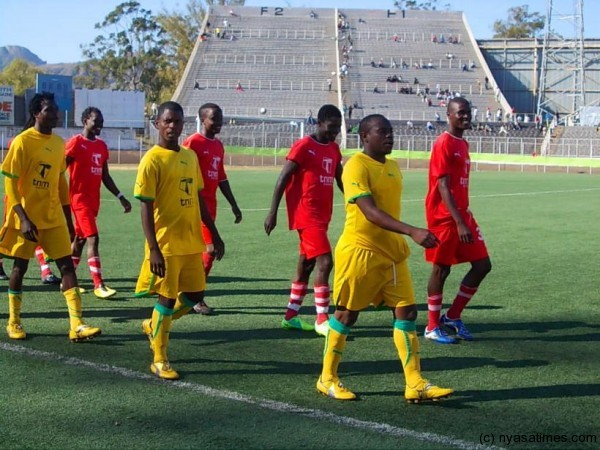 Teams ready for the kick-off....Photo By Jeromy Kadewere