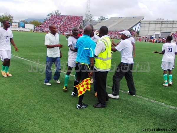 Tension inside the pitch after Harawa was shown marching orders.-Photo Jeromy Kadewere/Nyasa Times