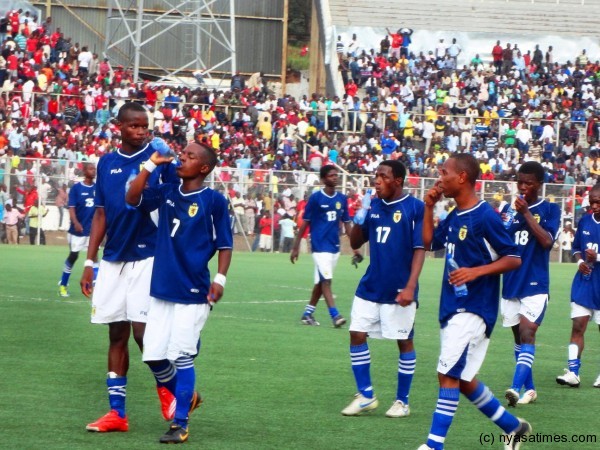 That calls for water to cool off  after the final whistle....Photo Jeromy Kadewere