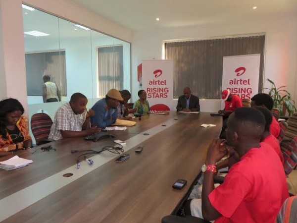 The 2014 Rising Stars (in red T-shirts), journalists follow the proceedings