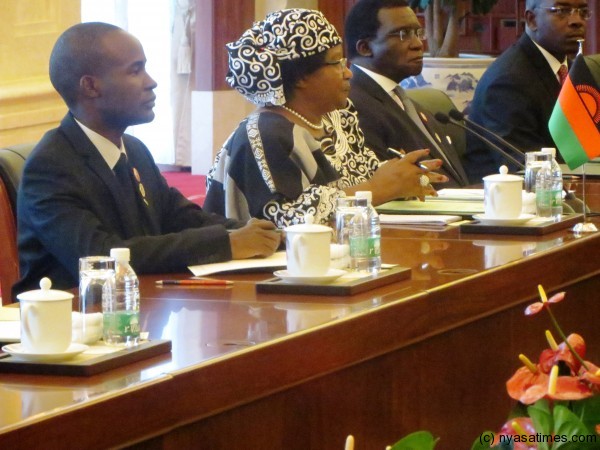 The President and some members of her delegation meet the Deputy Prime Minister of China and his delegation