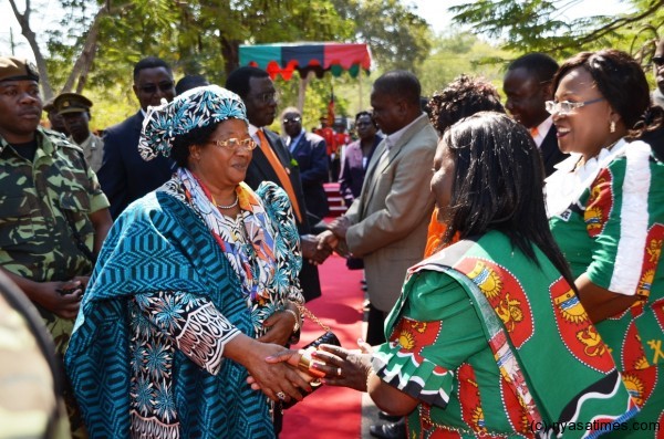 The President greets the wife of the Army Commander General Odillo at Chilumba Barracks