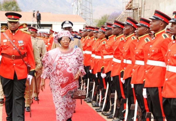 The President inspects a Guard of Honour by Malawi Defence Force