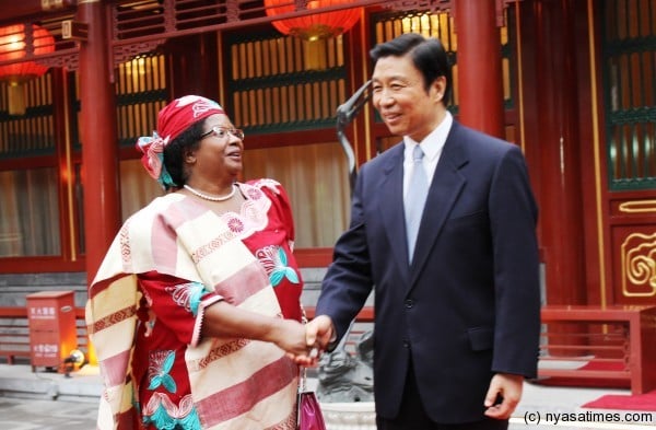 Chinese Veep welcomes President Banda at his official residence in Beijing