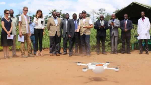 The drone can be operated through a mobile phone app --Unicef/2016/Khonje
