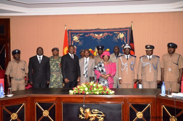 The officers pose for a group photo with the President