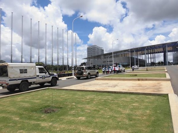 The procession arrives at Bingu International Conference Centre, Pic Leonard Sharra