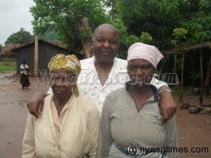 Thindwa posing with the two "witches" freed from jail. Liviness Elifala, 51 and her friend Margaret Jackson who looks 70 of Lodzanyama village, Traditional Authority Ntema in Lilongwe