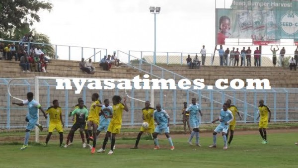 Tigers defend a corner kick, Pic Alex Mwazalumo