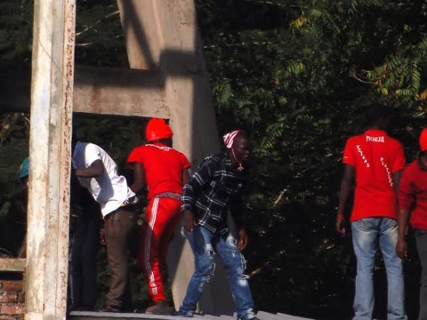 Gate crashers making their move to sneak into the stadium during Blantyre derby-.Photo-Jeromy-Kadewere