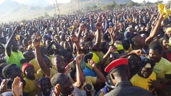 UDF supporters at Makheta during Atupele's whistle stop meetings