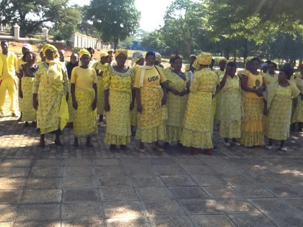 UDF members welcoming Muluzi at Kamuzu Mausoleum