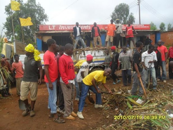 UDF shadow councillor leads the way in cleaning