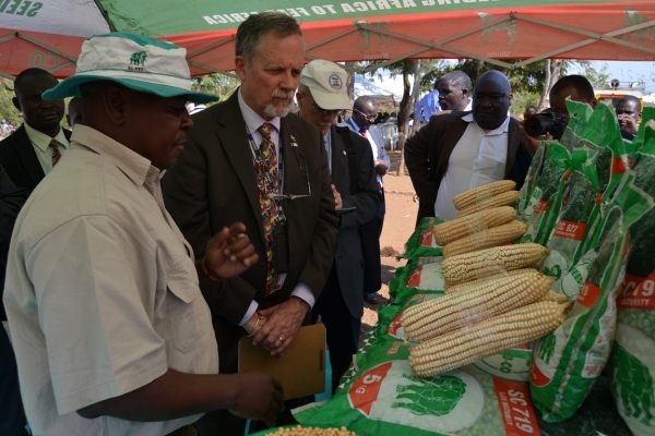 USAID Mission Director, Doug Arbuckle being briefed on varieties of maize produced in Malawi on agicultural produce displays at Nathenje-(c) Abel Ikiloni, mana