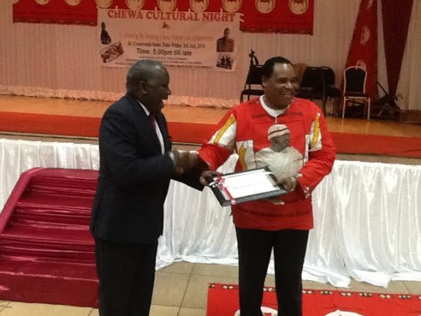 Uladi Mussa receives his award