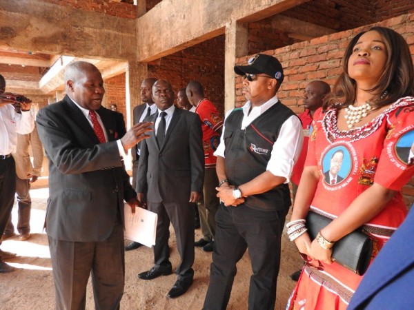 VP Chilima listens to a briefing by Vice Chancellor of Luanar Pro. Kanyama Phiri about the progress on the construction of an administration block