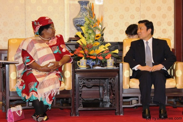 China Veep and President Banda hold discussions in Beijing