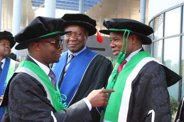  Luanar Vice Chancellor Prof. George Kanyama-Phiri (R)interacts with other Proffessors 