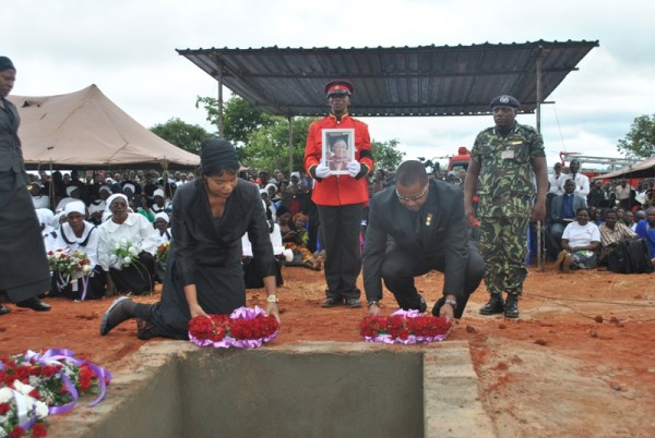 Vice President Dr Chilima and his spouse Mary laying wreaths on the grave of Rose Chibambo-Pix By Joel Chirwa (Mana)