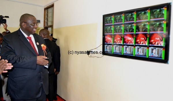 Vice President Khumbo Kachali Switching on from Analogue to Digital Broadcasting. pic by Felix Washon. MANA.