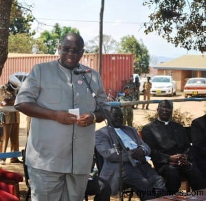 Vice-President Khumbo Kachali speaking during a meeting with stranded returnees from Tanzania in Mzuzu, Pic by Wisdom Ngwira -MANA