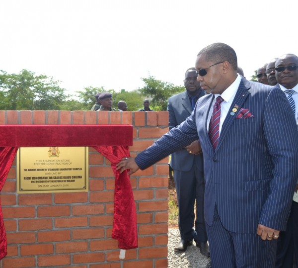 Vice-President-Saulos-Chilima-unveils-a-plaque-when-he-laid-a-foundation-stone-for-the-construction-of-MBS-laboratory-in-Blantyre.Pic-Francis-Mphwey