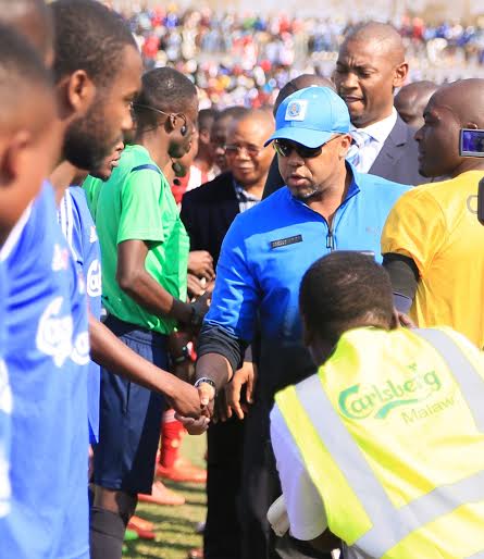 Vice President Saulosi Chilima greeting the players...Photo Jeromy Kadewere