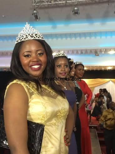 Rose Mmangitsa showing her crown