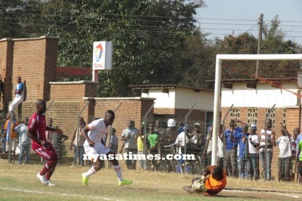 Wadabwa's header is tamed by Prison goalie - Photo by Jeromy Kadewere, Nyasa Times