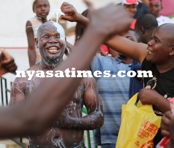 Wamkaka! Bullets suppoters bathing in milk to celebrate win -Photo Jeromy Kadewere