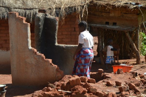 Woman outside the damaged house (C) Stanley Makuti 