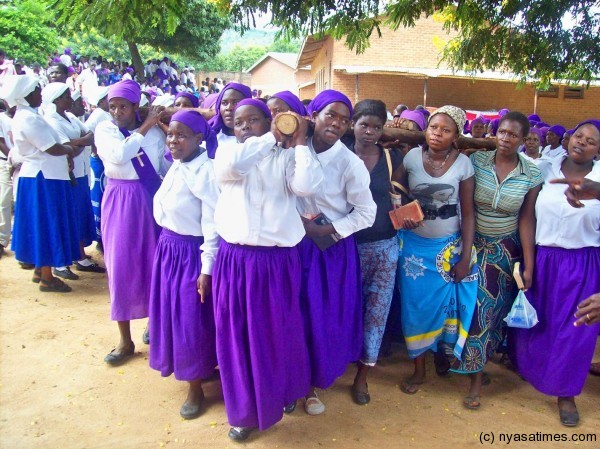 Women from Ndirande Holy Ghost Parish:  Reminds followers of Christ’s suffering.-photo by Jeromy Kadewere