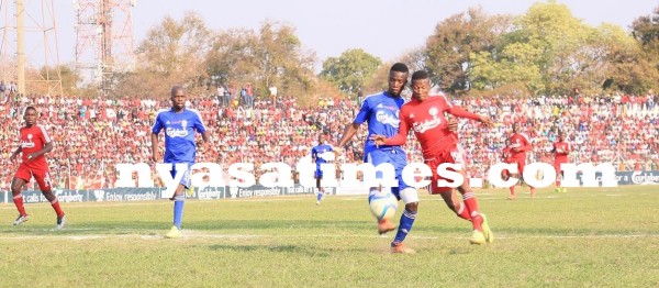 Wongani Kaipa clearing the ball..Photo Jeromy Kadewere