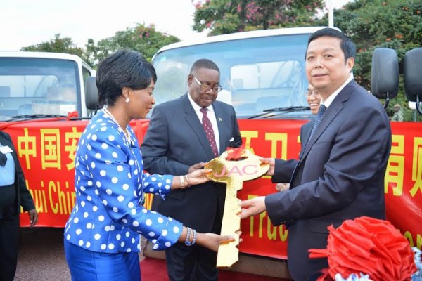 Xiang handover keys to First Lady Mutharika