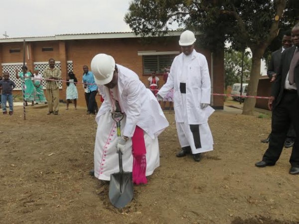 Ziyaye leads in the ground breaking ceremony