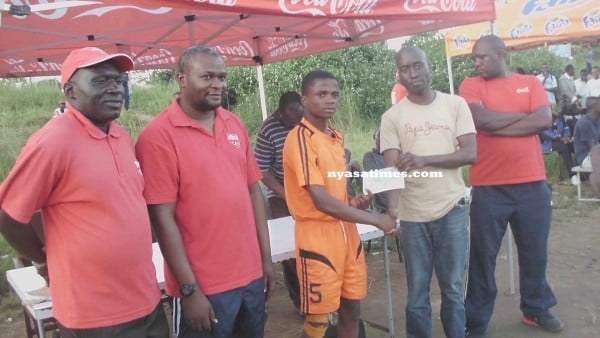  Zoto-Banda-second-from-right-handing-over-a-cheque-to-Mzimba-seco-captain-as-other-officials-witness-the-ceremony
