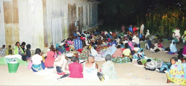 Admarc sleep-over: A photo by Daily Times shows people are being forced to spend nights at Admarc depots just to access the grain. This is Zingwangwa Admarc in Blantyre on Monday night