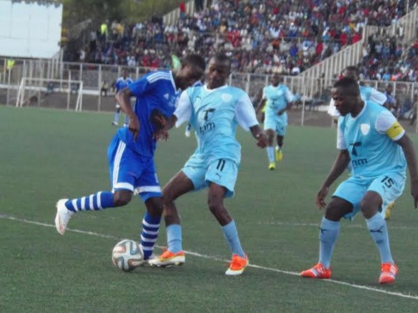 abulani Linje surrounded by Lucky Malata and Rhodrick Gonani..Photo Jeromy Kadewere.