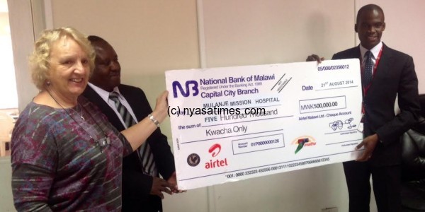 Making the donation, Airtel Malawi’s IT Manager Allan Banda 