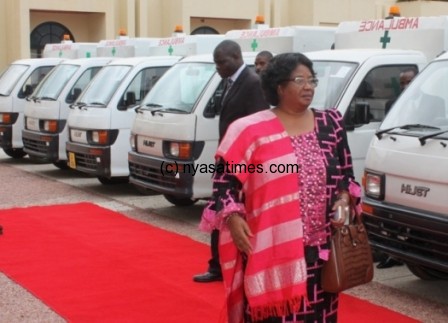 President Banda Inspecting Ambulances she bought from Japan Auto Limited at Kamuzu Palace - Pic by Stanley Makuti