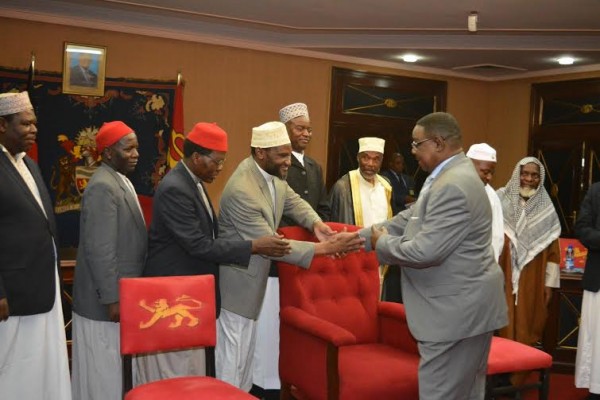 President Mutharika greeting chair of Muslim Association of Malawi
