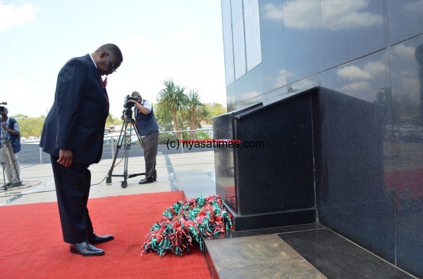 President Mutharika at the wreath laying ceremony at the Cenotaph