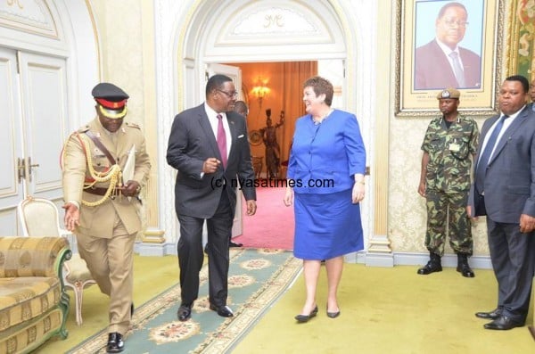 President Mutharika welcomes Ambassador Palmer to Kamuzu Palace