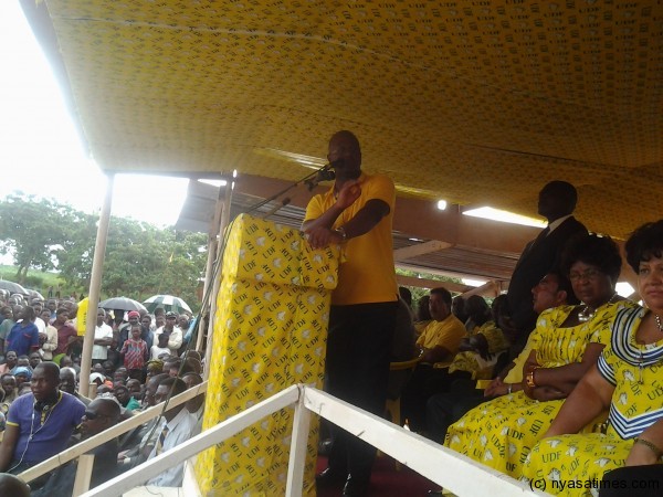 Atupele addressing a rally in Ntchisi